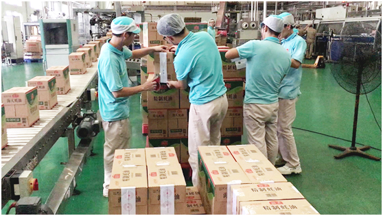 配图:与日常生产线一致的金砖会晤专供的海天蚝油封条进仓.jpg 爱丫爱丫影院